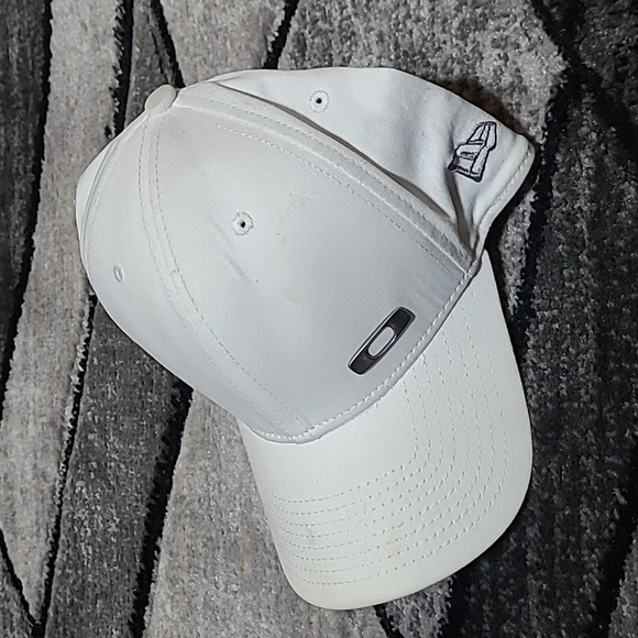 OAKLEY ICONIC METAL ECLIPSE TINFOIL CAP - Picture 4 of 14